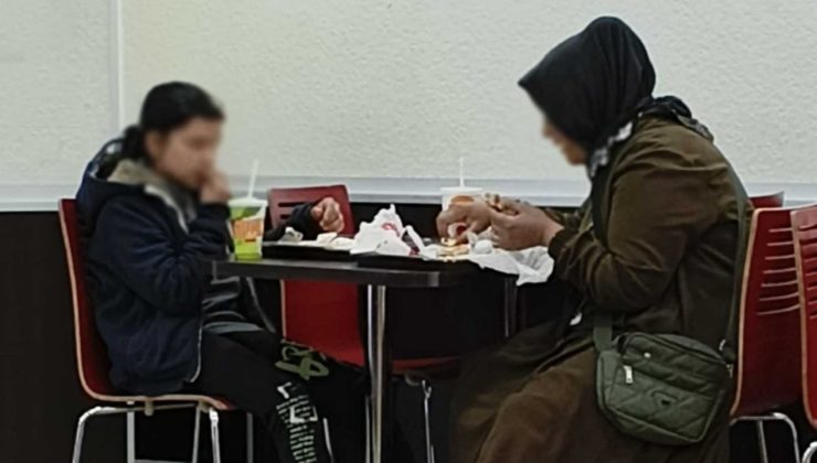 Anne ve kızı restorana alınmamıştı! Bakanlık cezayı kesti