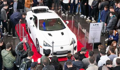 Dünyada sadece 500 adet üretildi Lexus LFA Türkiye turunda sergileniyor