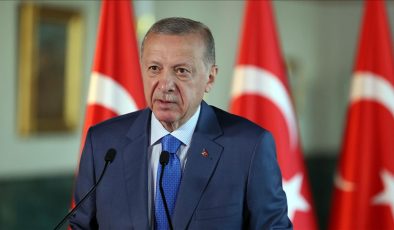 Erdoğan 1 Mayıs öncesi işçilerle görüştü: İşçinin aleyhine adım atmayız!