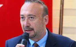 Özkan Yalım CHP’den ihraç edildi